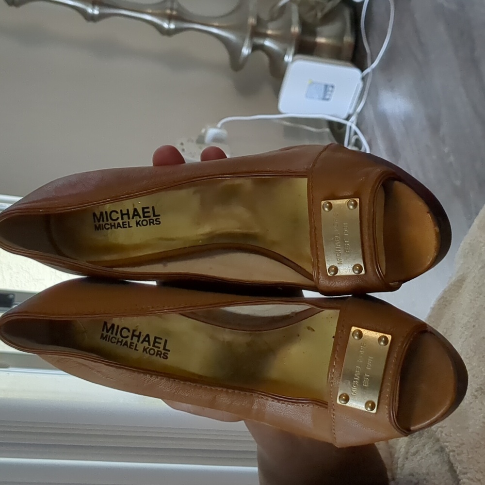 Shoes - Picture 2 of 8